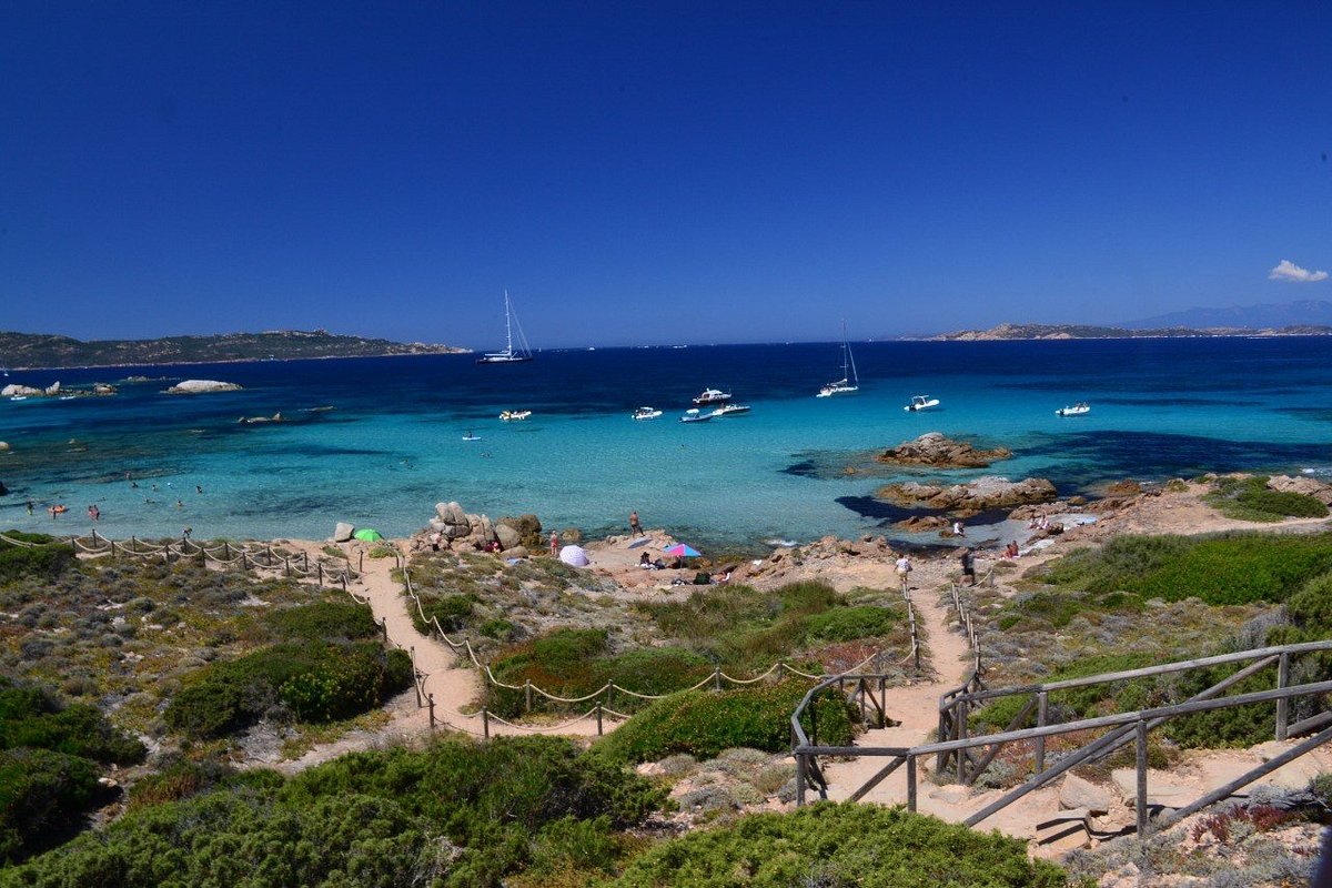 Spiaggia di Bassa Trinità all'isola della Maddalena