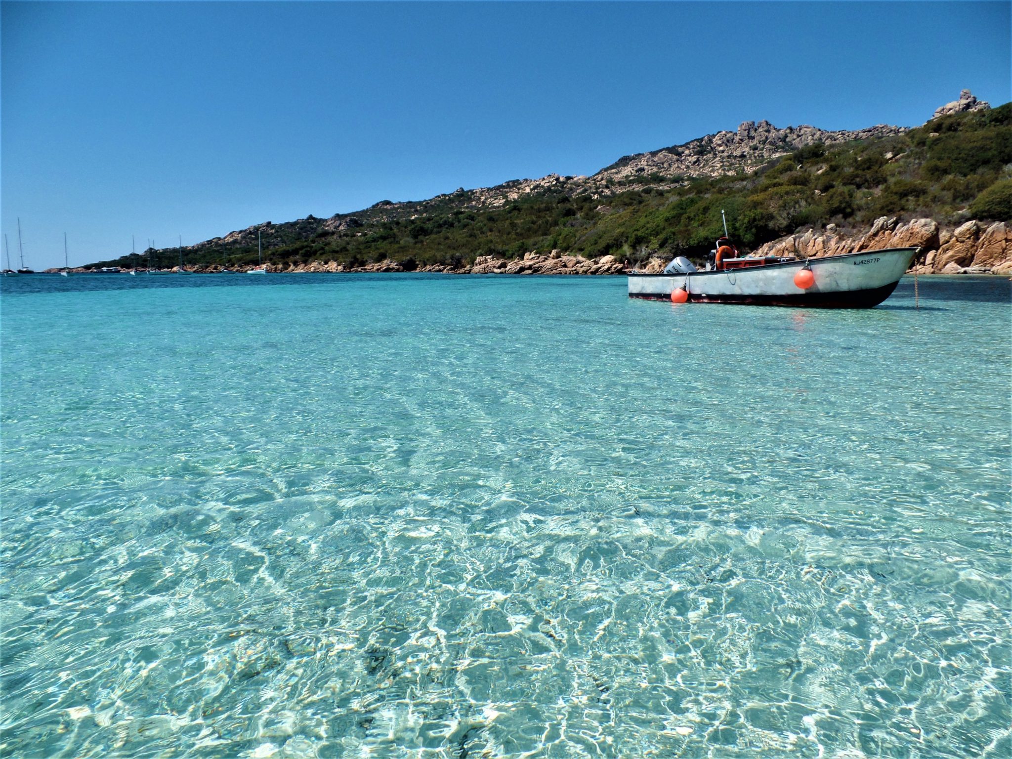 aguas-cristalinas-corsica-tour-cerdeña-il-maestrale