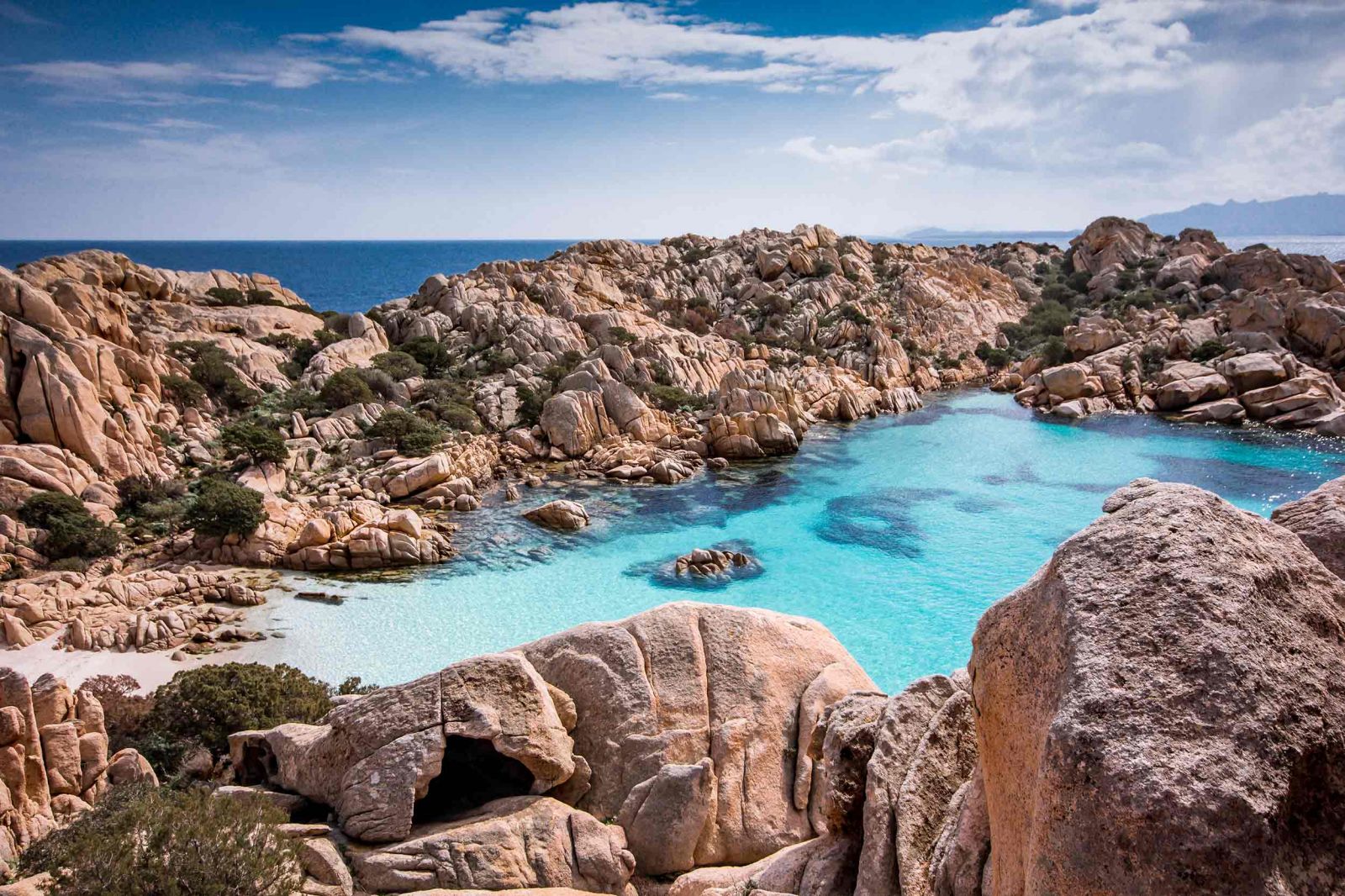 Cala Coticcio: Guida Completa alla Spiaggia più Bella dell'Arcipelago